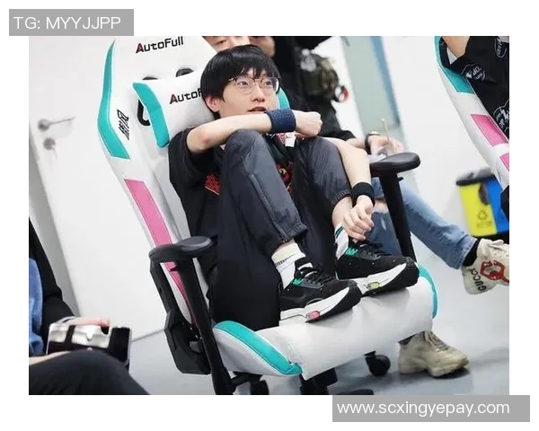 王者荣耀战术深度解析：FPX战队的策略与团队配合探讨